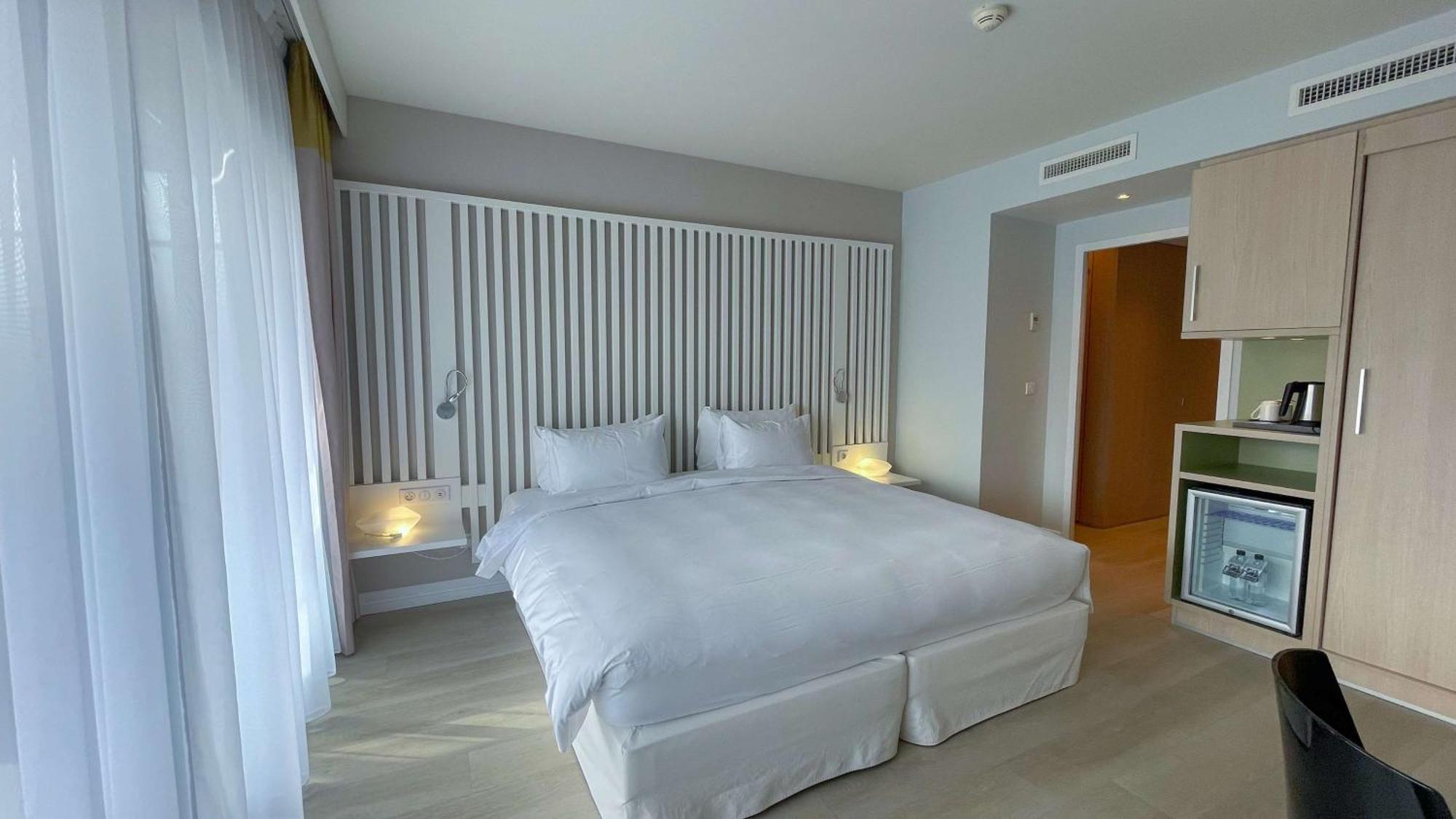 Family Room - Balcony,1273935922:JPEG